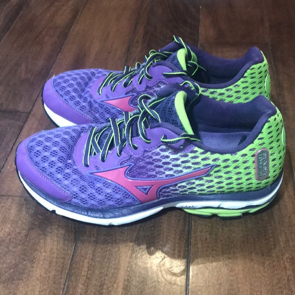 Mizuno Shoes - Mizuno Purple & green running shoes